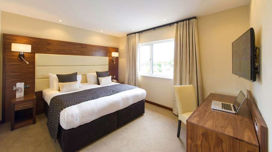 Devon Hotel Accommodation Bed with Desk